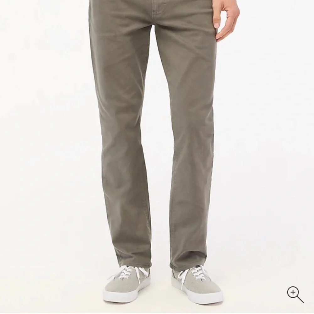 New w Tag: J Crew Straight Fit 5 Pocket Pants. Size 28